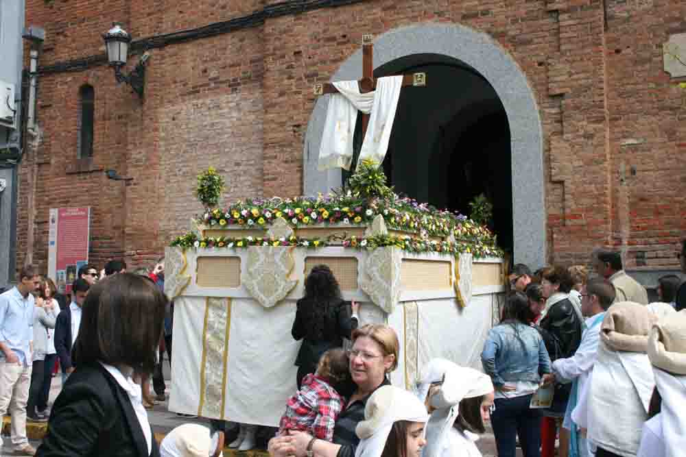 Cruz de Mayo Santa Brbara saliendo de la parroquia