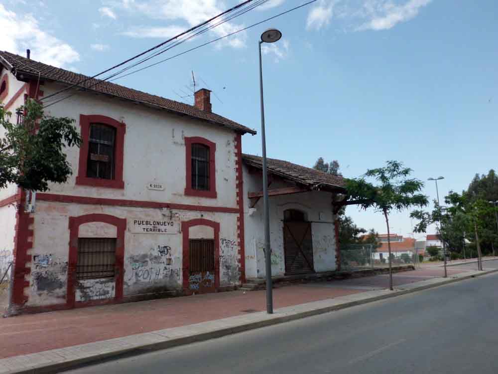 Antiguo edificio de la estacin de la Estrecha