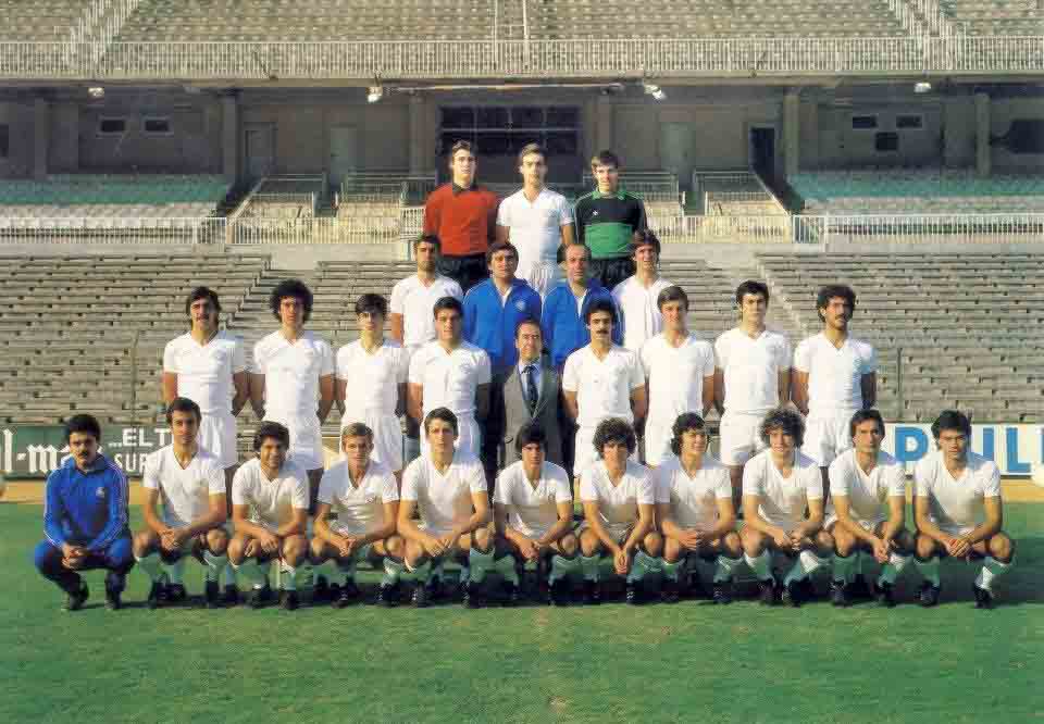 Ram�rez, ultimo de los sentados a la derecha