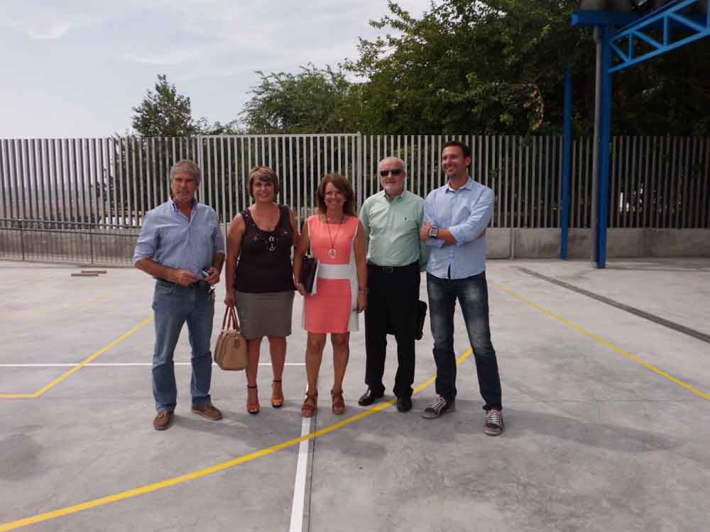 Educaci�n entrega la nueva pista polideportiva