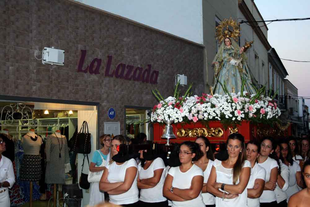 La Parroquia Santa Brbara recibe a la Virgen del Rosario 