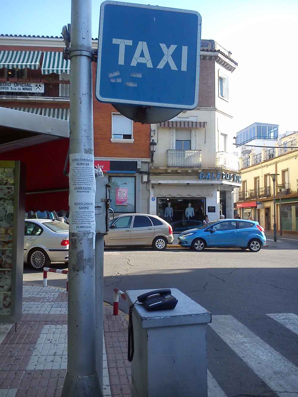  Los taxistas tienen que sacar y guardar el telfono todos los das