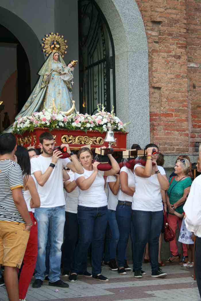 La Virgen del Rosario deja la Parroquia Santa Brbara