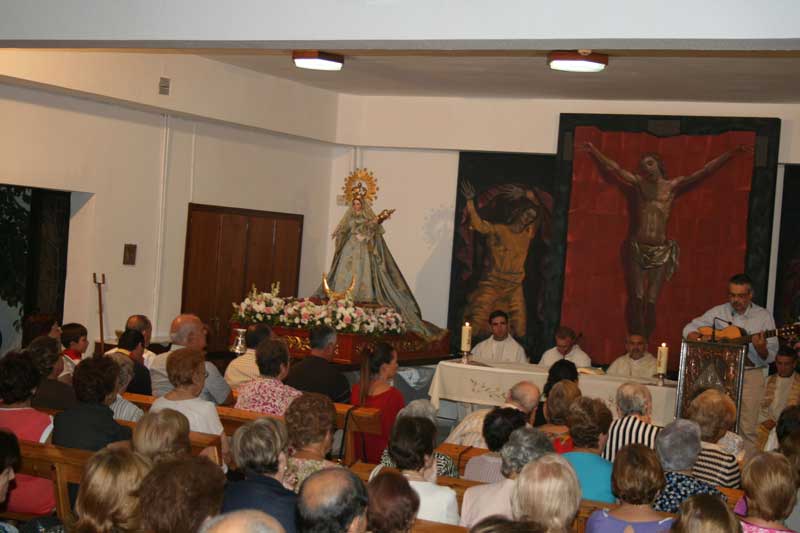 La Virgen del Rosario deja la Parroquia Santa Brbara