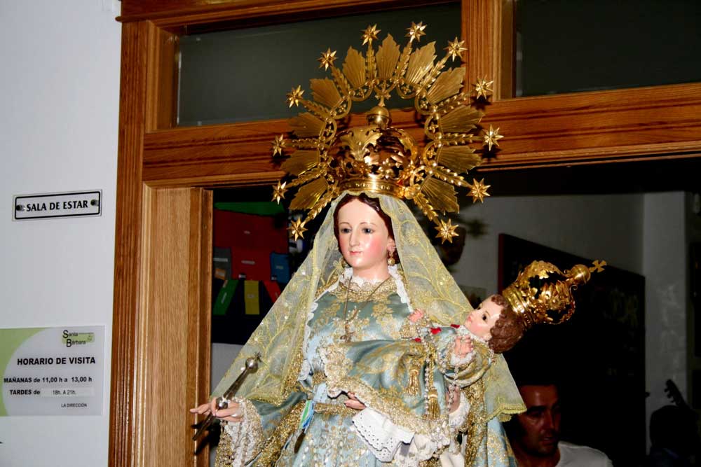 La Virgen del Rosario deja la Parroquia Santa Brbara