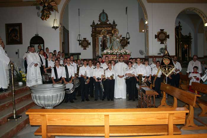 La Virgen del Rosario deja la Parroquia Santa Brbara