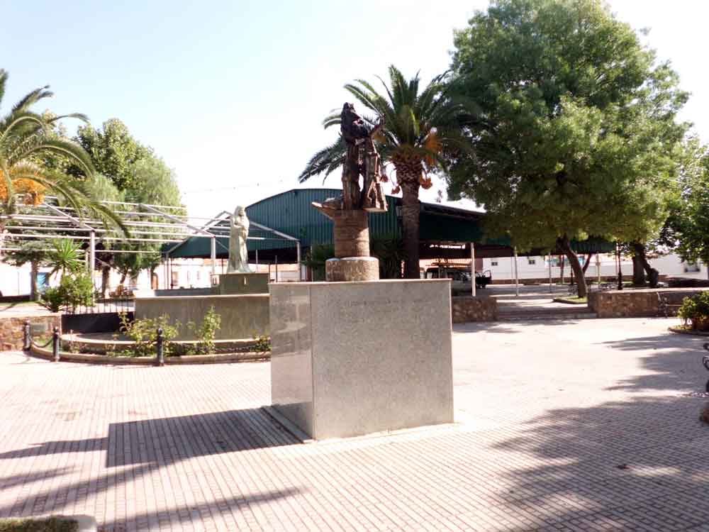 La Plaza Jardn pasa a llamarse Virgen del Rosario