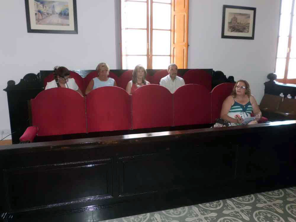 La oposicin alerta de la prdida de servicios 