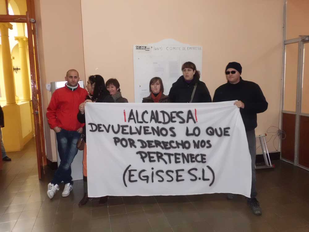 Trabajadores de Egisse se manifiestan pidiendo la readmisin
