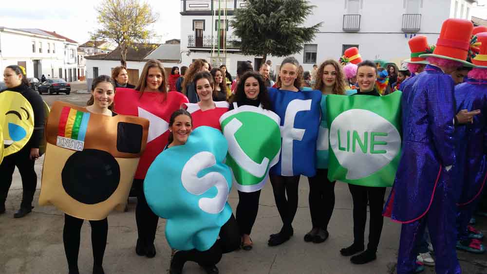 Pasacalles de carnaval en Pearroya Pueblonuevo