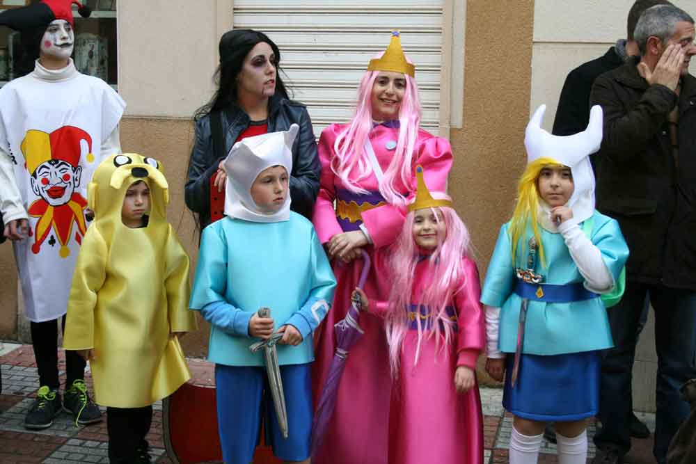 Pasacalles de carnaval en Pearroya Pueblonuevo