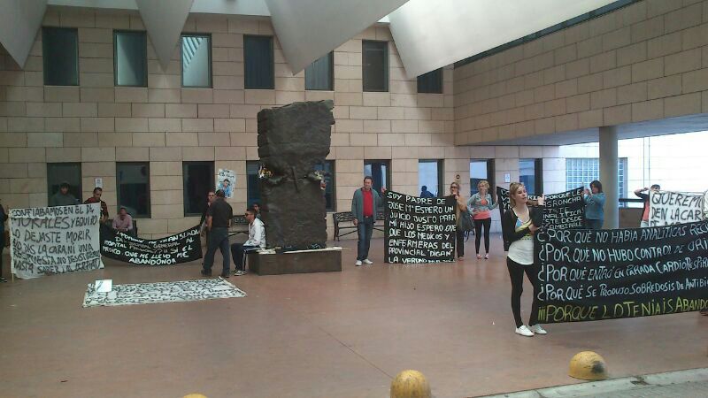 Protesta de familiares de pacientes fallecidos con la klebsiella