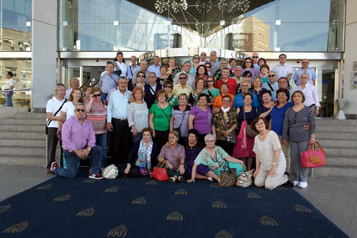 Grupo delante del Hotel Gran Bali