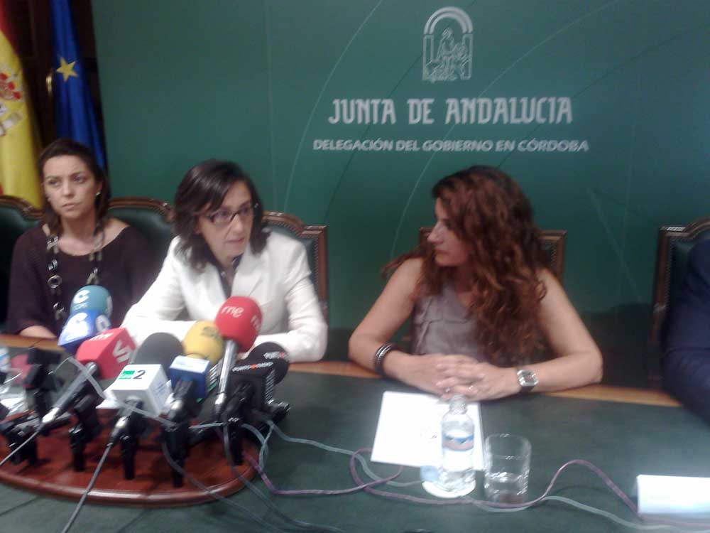 Firma del convenio para la construccin de una estacin de autobuses 