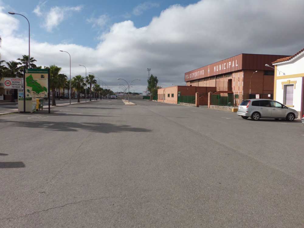 Explanada del polideportivo y Cruz Roja