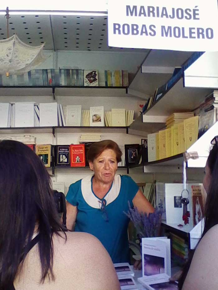 María José Robas firma `Surcos de Niebla`