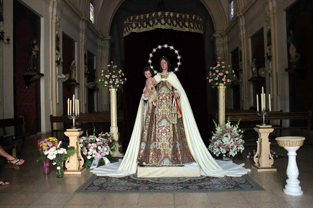 La virgen del Carmen sale en procesin