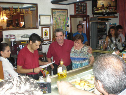 Paco ley unas emotivas palabras para despedir al matrimonio