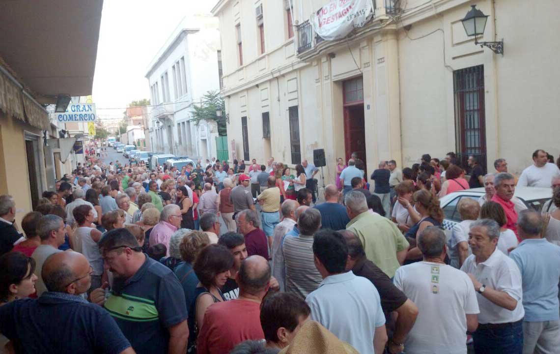 800 personas en la concentracin de Pearroya