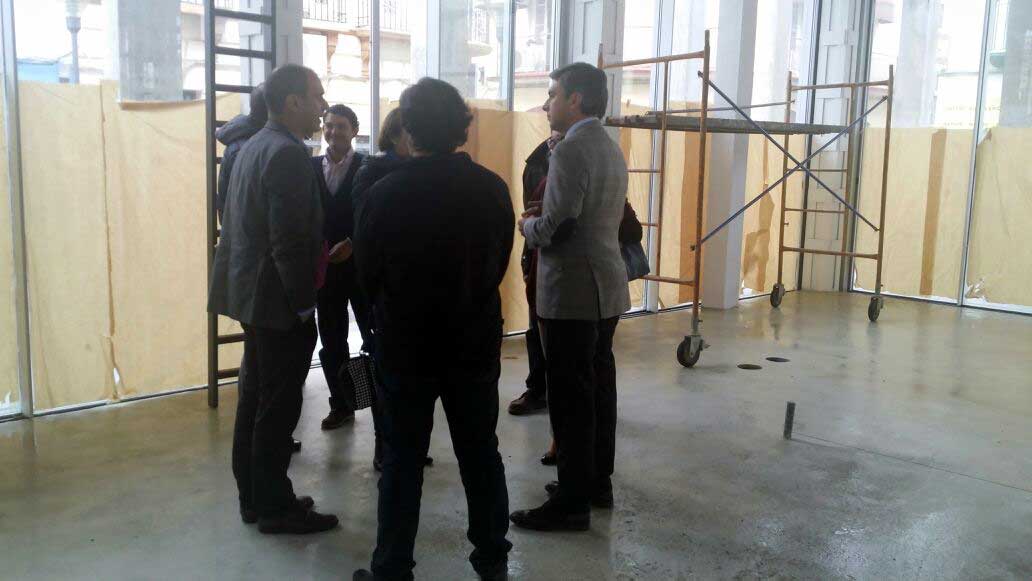 Autoridades en el mercado de abastos Sebastin Snchez