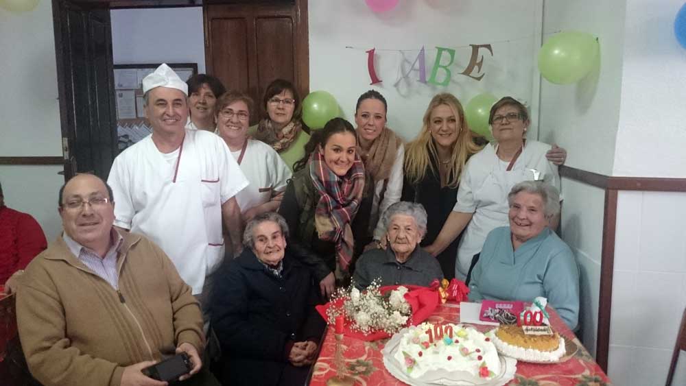 Cumplea�os centenario de Isabel Ruiz Vera